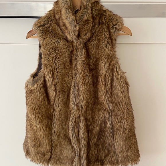 ZARA TRF “Warm Things” Faux Fur Vest, Medium - Picture 5 of 5